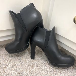 Black Leather Round-toe Booties with Heel